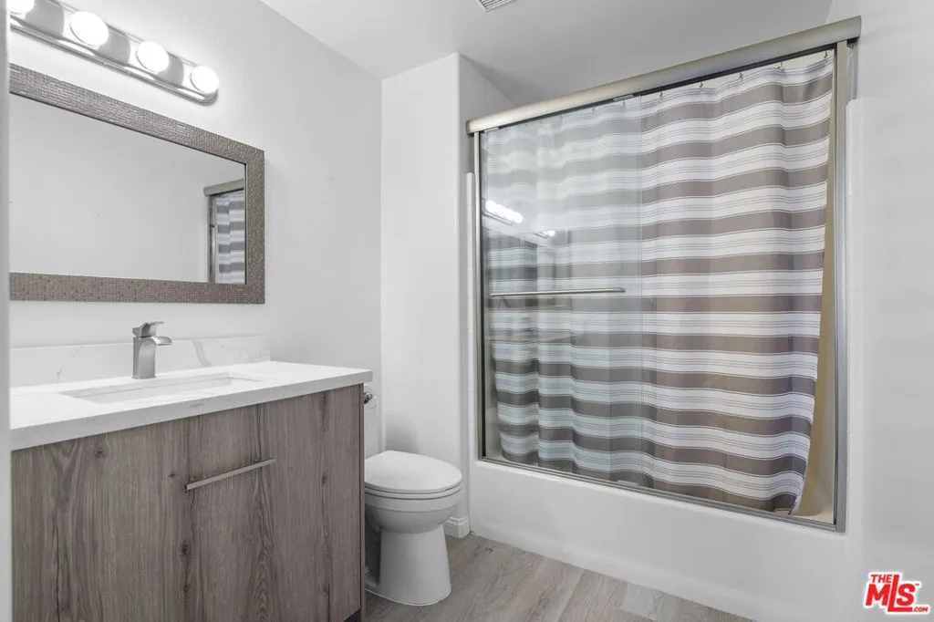 11410 Brookshire Avenue 424, Downey, California 90241 home-pic-9